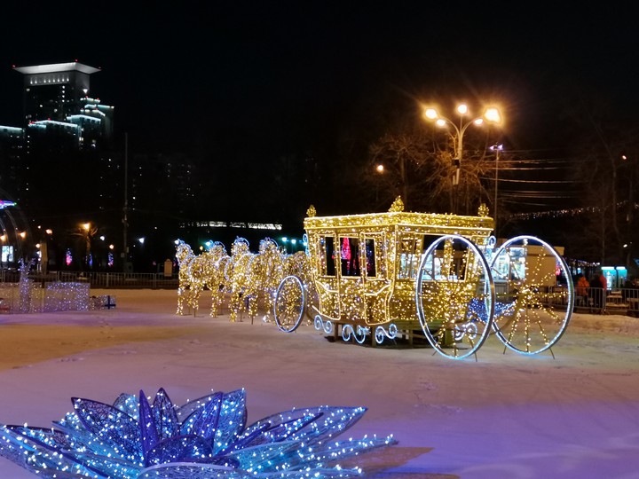 карета