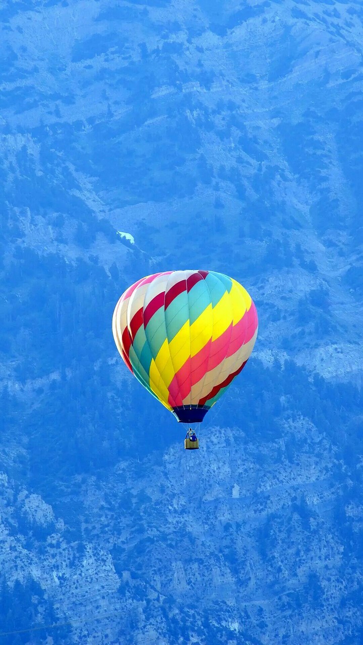 fLyinG hIgH.. cOlourfuL lOonS..