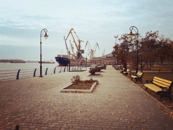 набережная, город