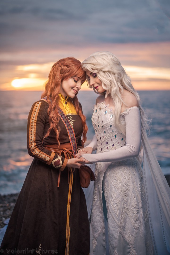 SISTERS THAT NOTHING SEPARATES THEM
