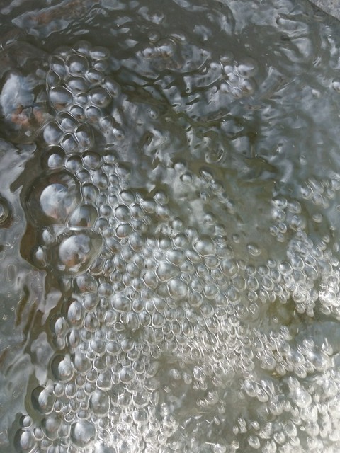 вода