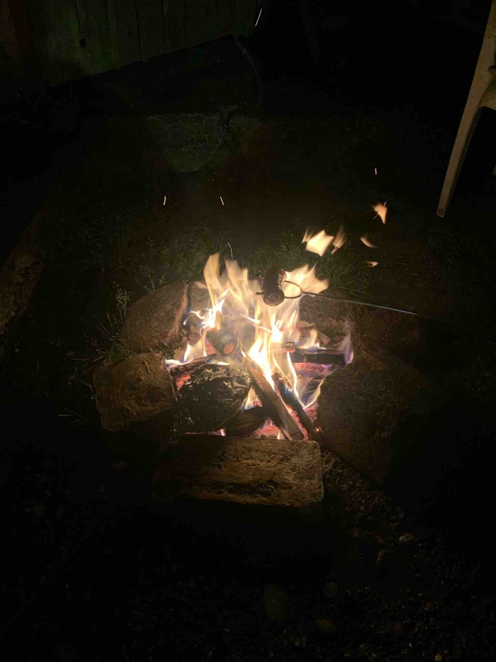 Moment by the campfire