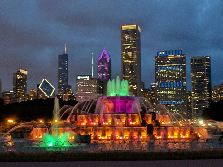 Buckingham Fountain with Chicago Skyline in background