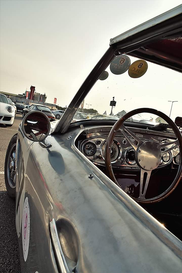 500 Ferrari contre le cancer