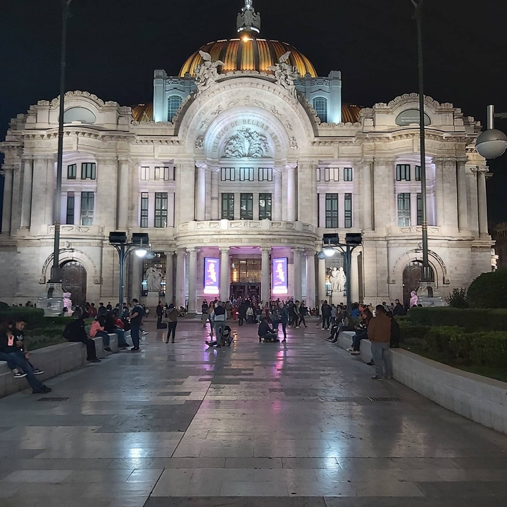 noche en bellas artes en la cd de México