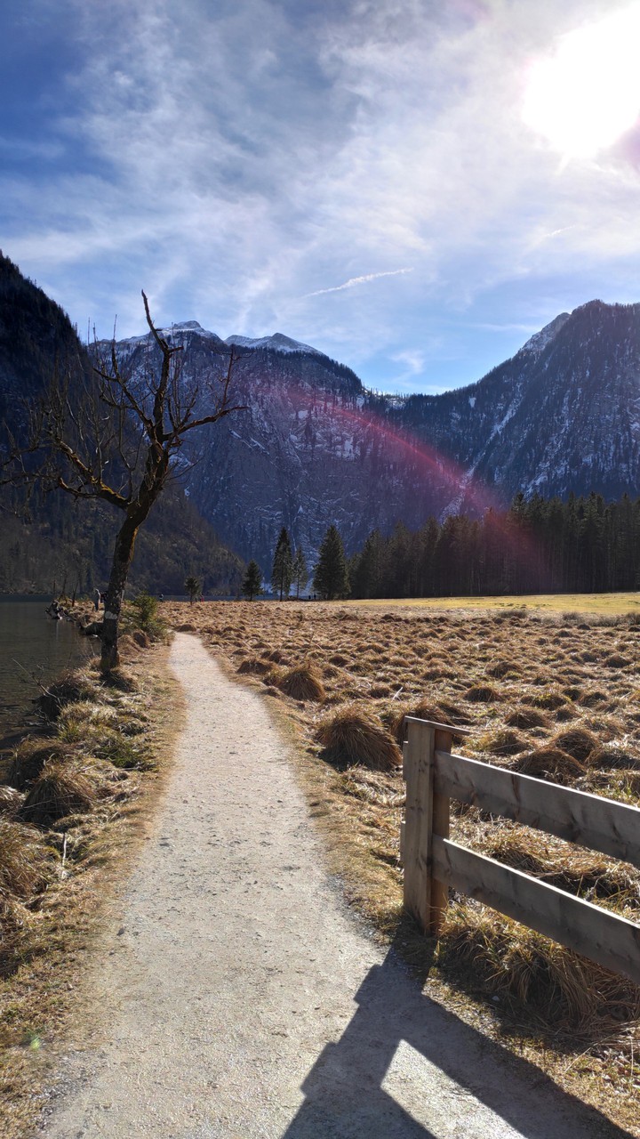 Path to the mountines