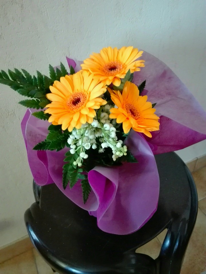 Un joli bouquet de bonheur pour vous tous !!!!