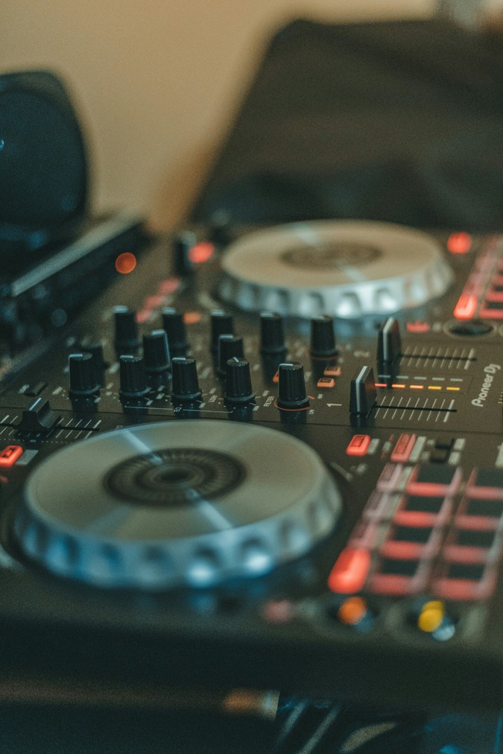 Dj
