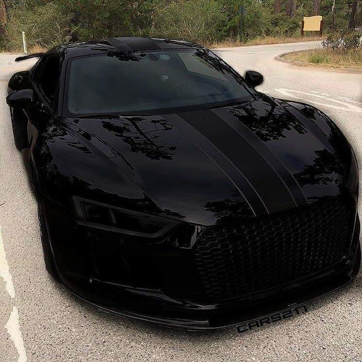 R8 V10