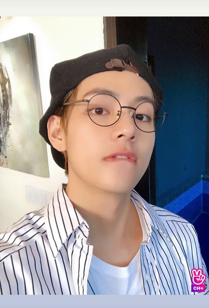 V