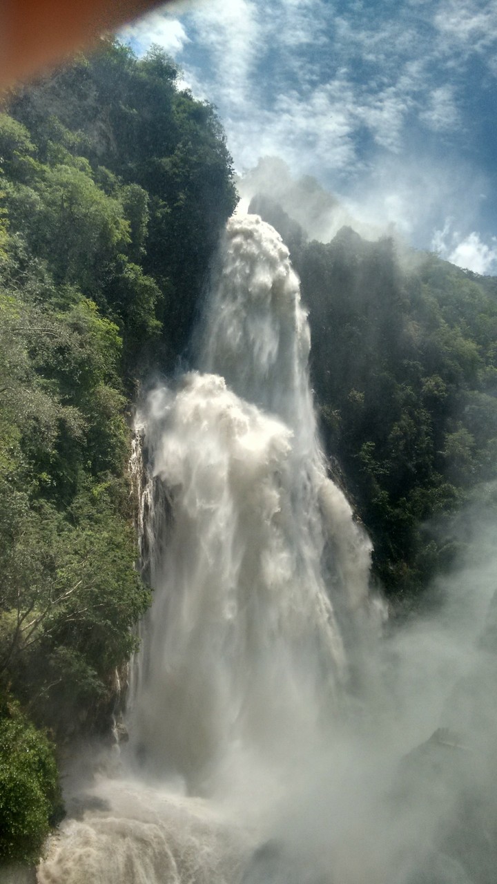 Cascadas de agua azul