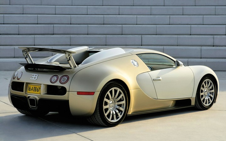 BUGATTI CREAM SUPER CAR