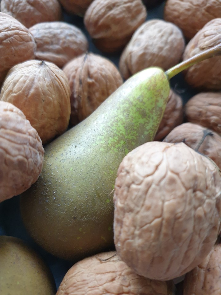 nuts & pear