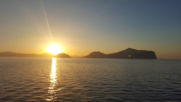 Tramonto Sardo. Isola. Sardegna