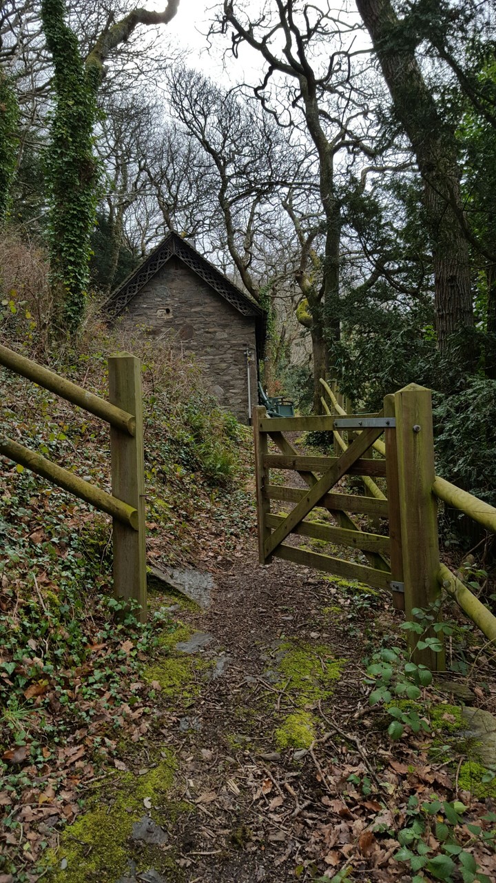 Cottage Gateway