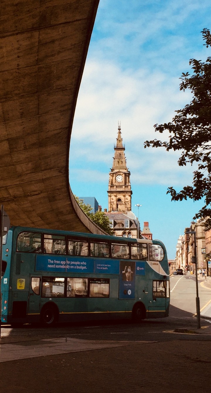 Liverpool, Tower clock, Bus