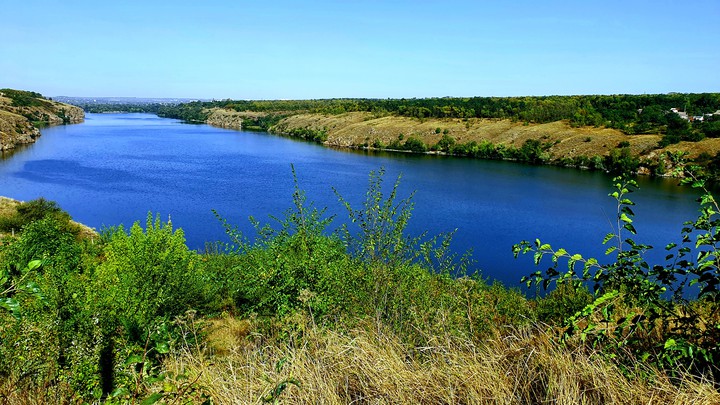Река.