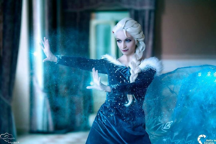 SNOW MAGIC QUEEN ELSA