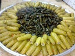 طباق من کوسا و ورق عنب
