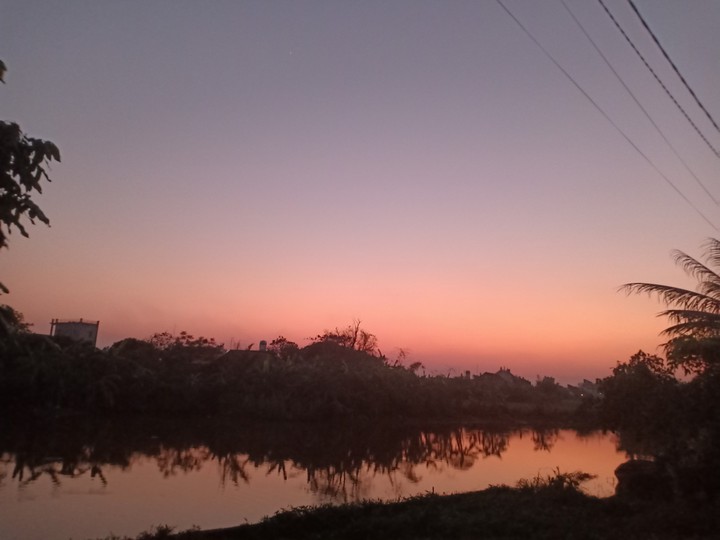 Hoàng hôn trên sông quê