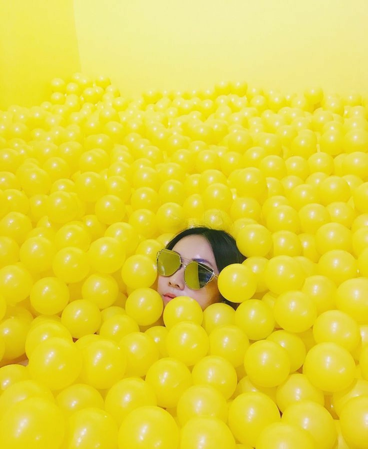 yellow balons