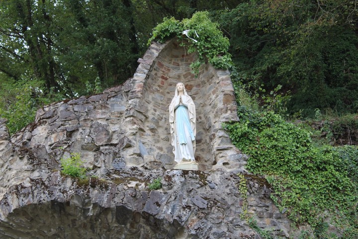 statue of the holy Mary