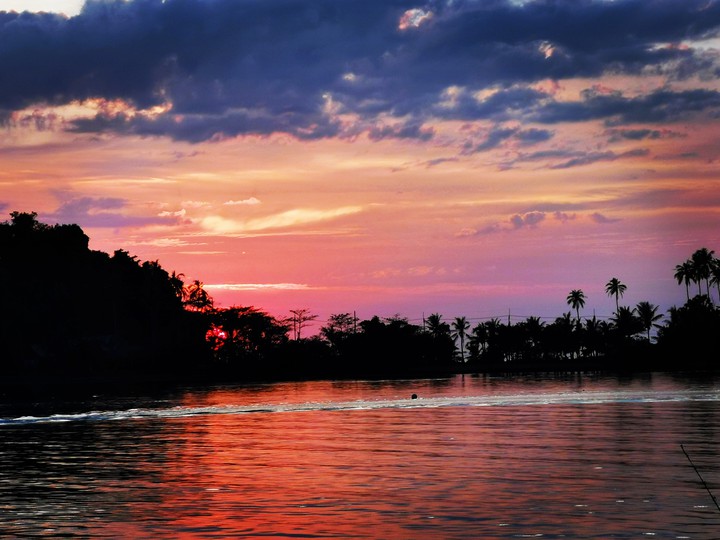 sun set sea