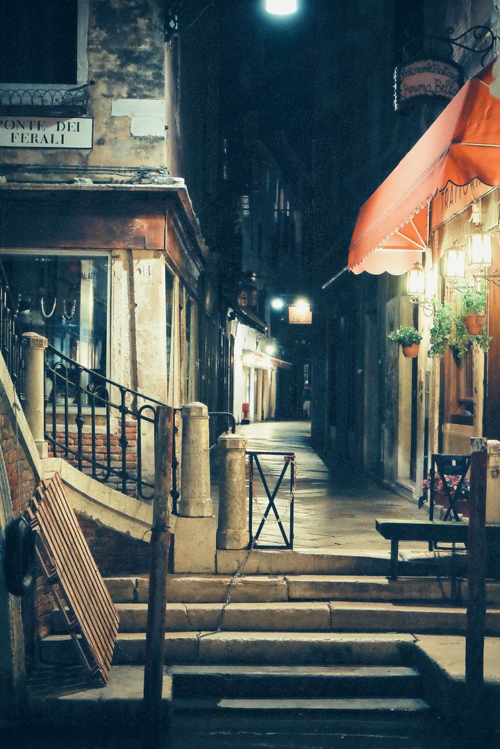 NIGHT IN VENICE