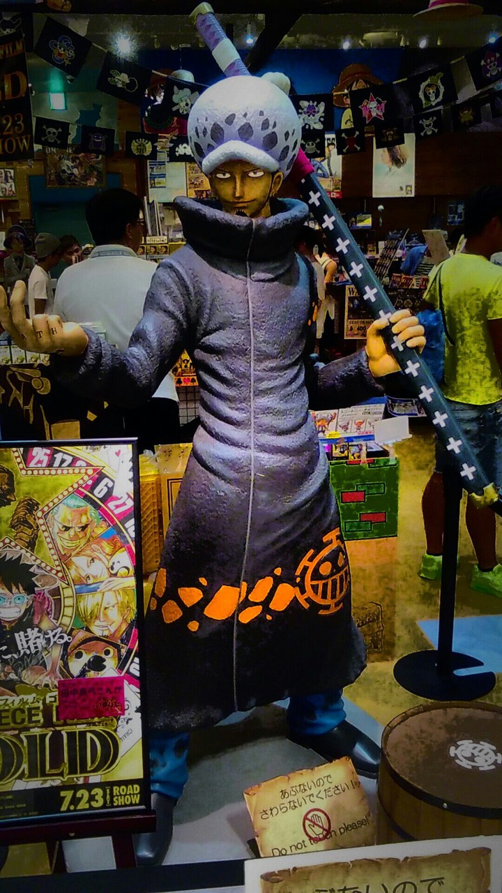 トラファルガーロー　等身大フィギュア