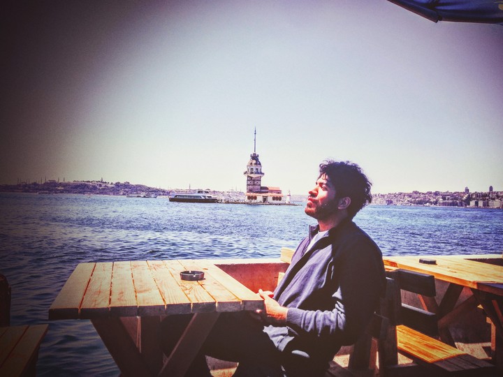 huzurlu ve mutlu