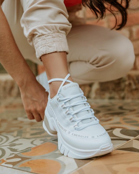 footwear, grey桌布