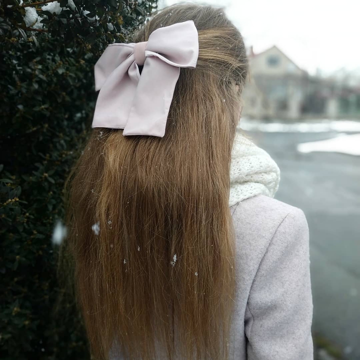 girl with bow
