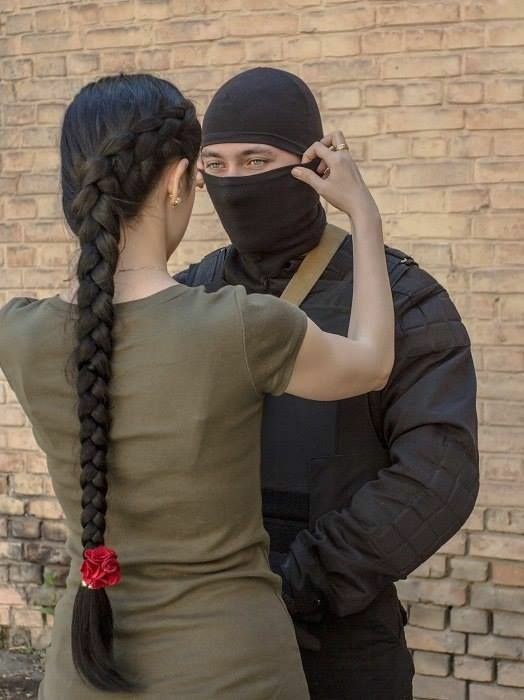 ،