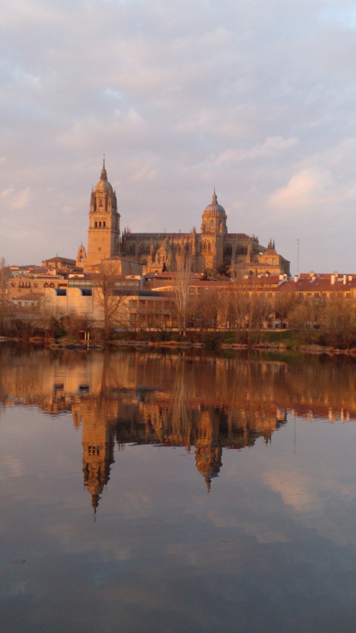 Catedral en el espejo
