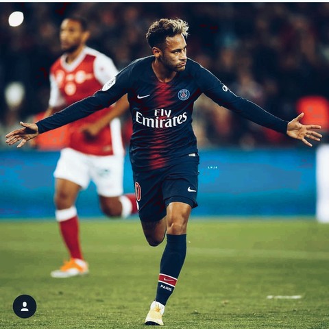 Neymar Jr rocks