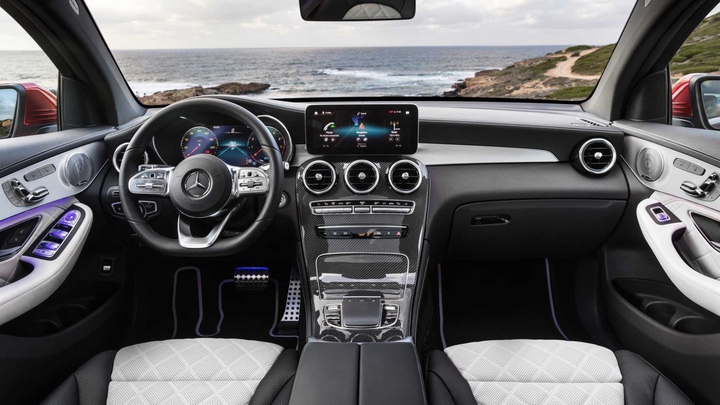 Mercedes_Benz_GLC_300_4MATIC_AMG_Line_Coupé