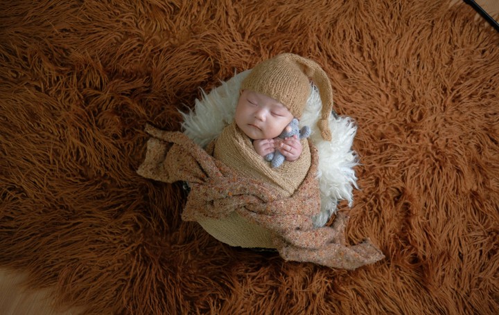A baby without eyebrows is sleeping  ?