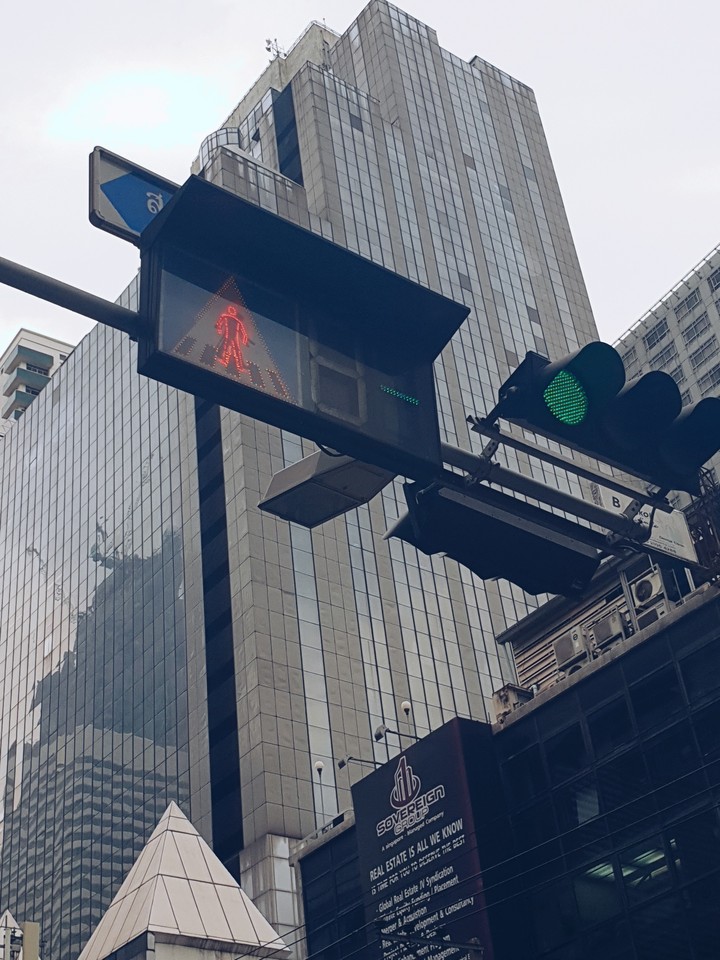 빨간불 (Red light

)