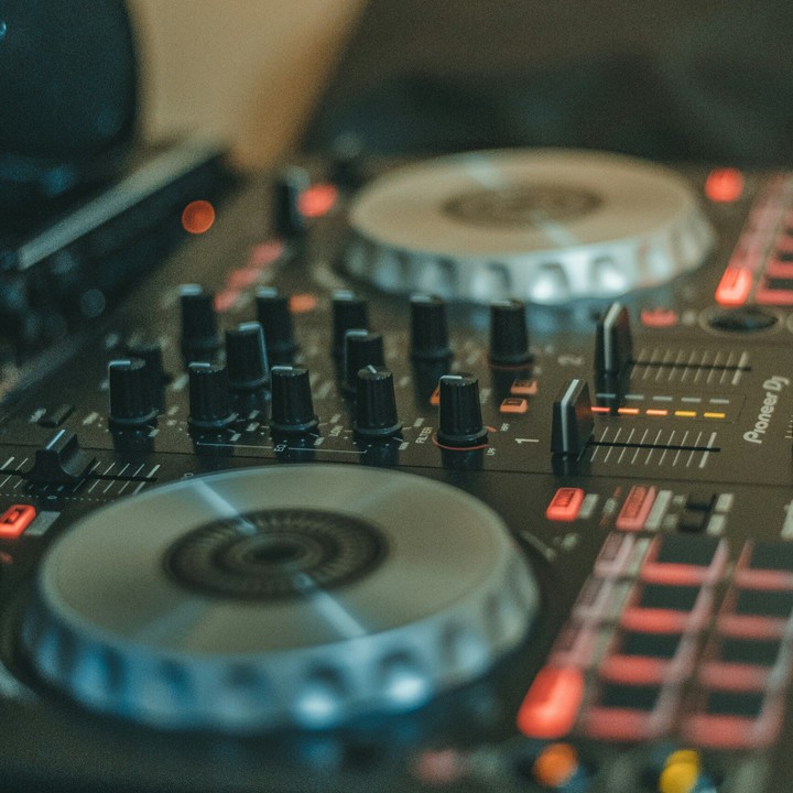 Dj