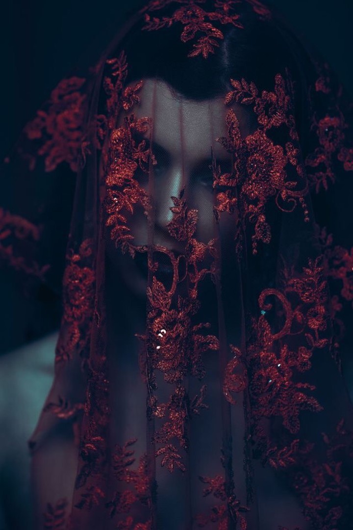 Red veil