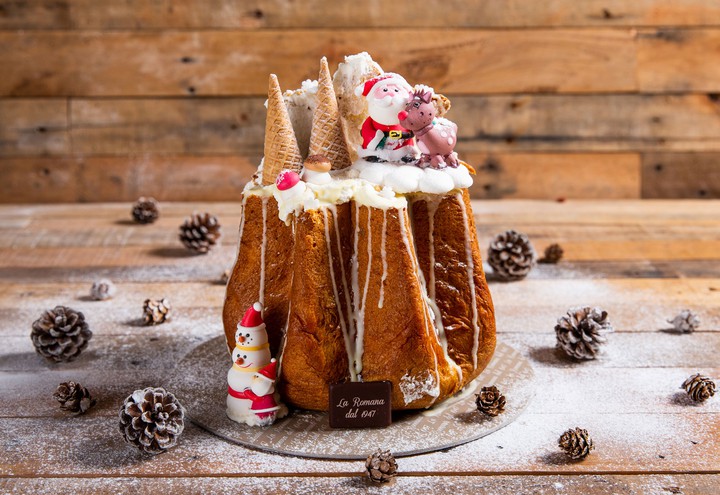 CHRISTMAS DECORATED PANDORO