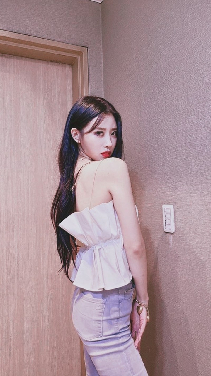 Korean singer Lovelyz Lee Mi-joo
