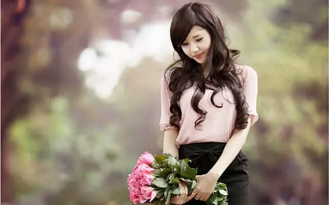 girl with bouquet