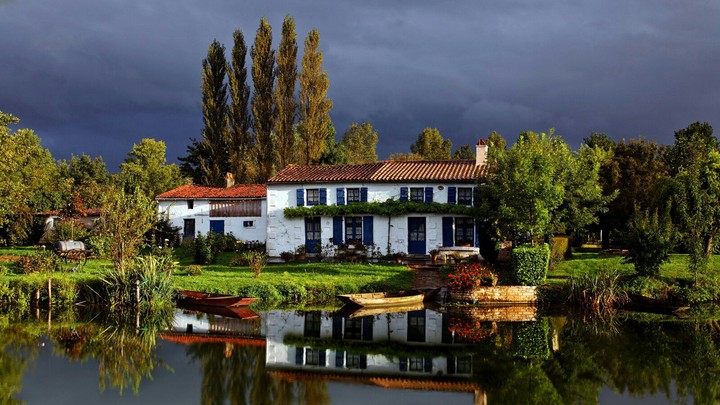 casona en el lago