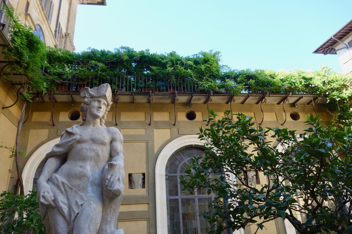 cour fleurie