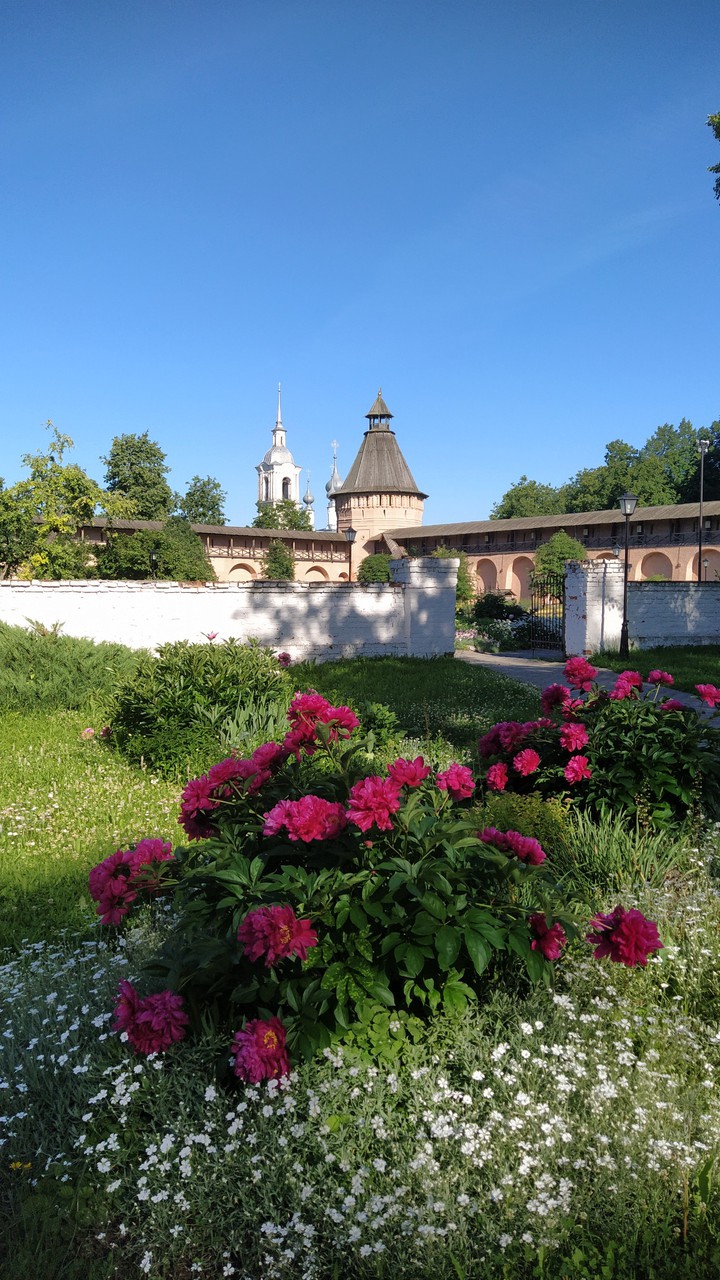 в монастыре