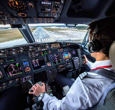 b737