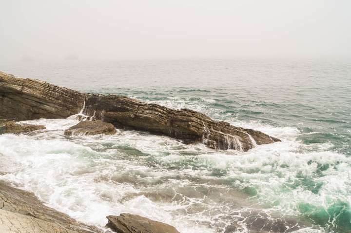 Sea, waves, rocks