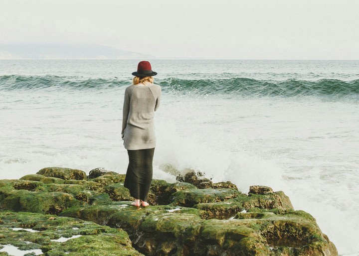 lonely ,wave's sea
