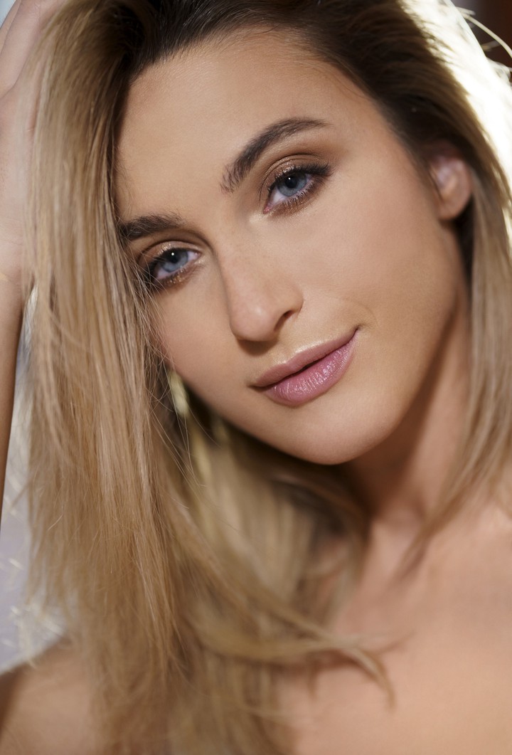 Beautiful Model Cara Mell